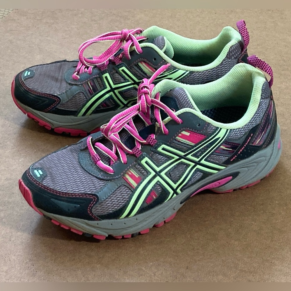 ASICS Women’s Gel-Venture 5, 
women’s size 9 (Euro 40.5)